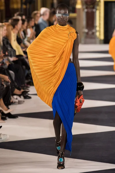 Look 54